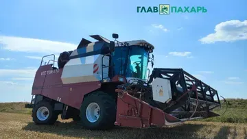 И комбайнам тяжело, и нам трудновато — омский механизатор прокомментировал уборку в регионе